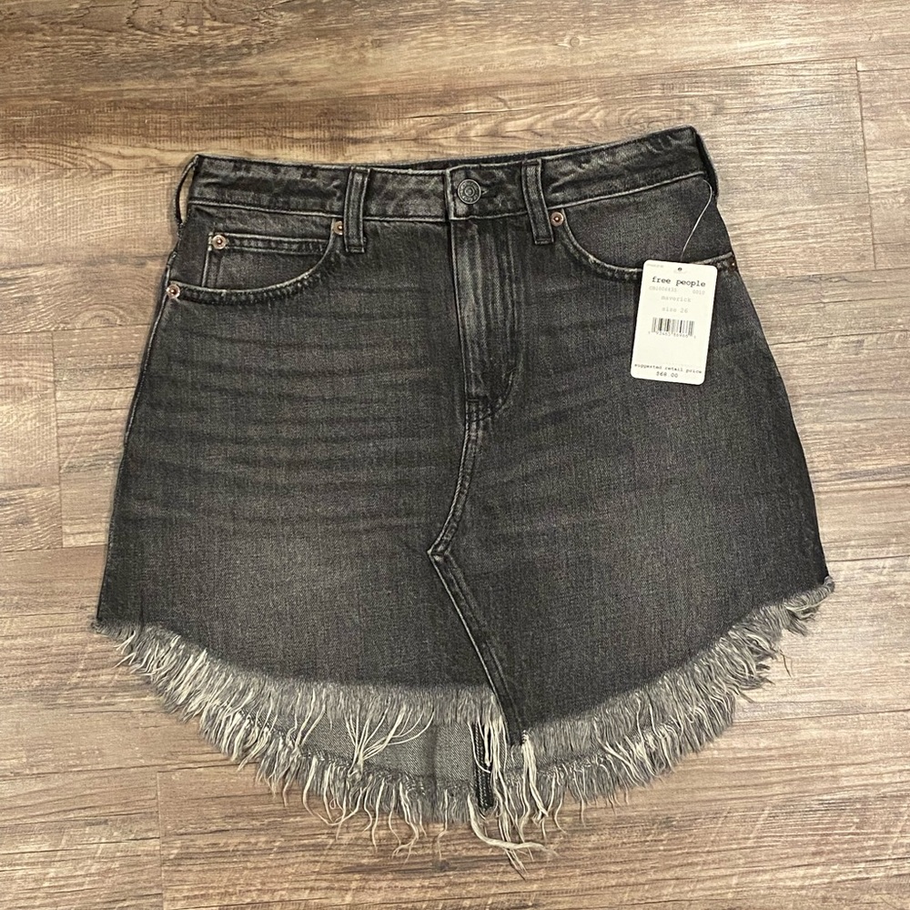 Distressed / frayed edges summer jean denim skirt